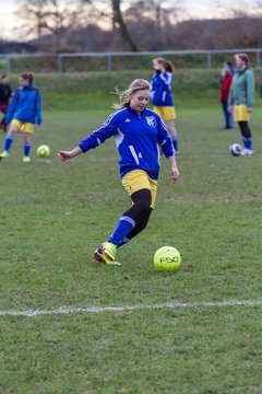 Bild 27 - B-Juniorinnen TSV Gnutz o.W. - SV Henstedt Ulzburg II : Ergebnis: ca. 5:0